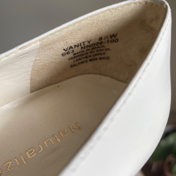 White Genuine Leather Naturalizer Shoes 8 1/2 W - Picture 5 of 5